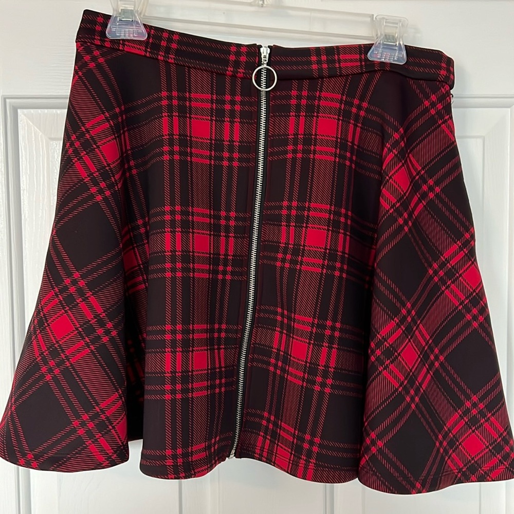 Hot Topic woman’s skirt